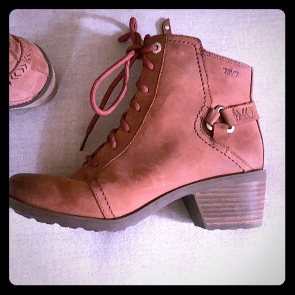 Teva Women's Brown Lace-Up Leather Ankle Boots